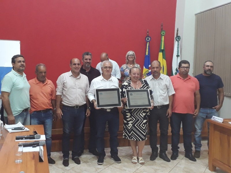 Câmara de Vereadores concede Título de Cidadão Honorário à Drª Roseli Lombardo Souza Lima e ao Drº Arildo Brito Simões.
